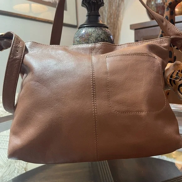 Stone Mountain Chestnuts Brown leather Crossbody Bag with Metallic Hardware - Picture 4 of 8